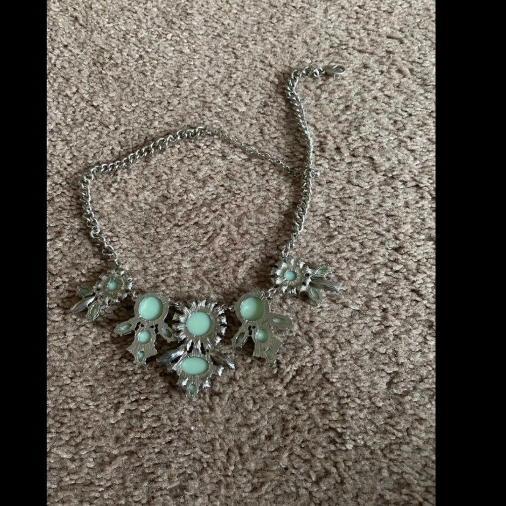 Green statement Necklace - Picture 4 of 4